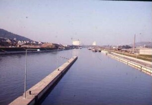 Obertürkheim, Unterwasser, flussabwärts