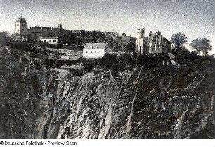 Villa "Begerburg", Dresden-Dölzschen : Dresden-Dölzschen. Stadtteilansicht mit Villa "Begerburg". Ansicht über den Steinbruch