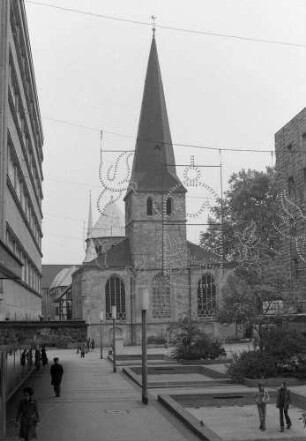 Essen: Münster, Frontalansicht, vom Kennedyplatz
