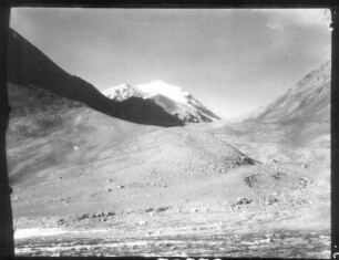 Indien. Kashmir. Ladakh. Ladakh-Kette. Glaziales Hängetal an der Nordseite des Tschang-La beim Abstieg von Tsultan nach Drugub. Blick zur Ladakh-Kette