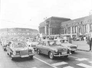 Autoverkehr im Zentrum von Leipzig