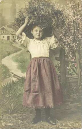 [Mädchen transportiert Geäst]
