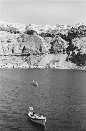 Reisefotos. Mittelmeerfahrt. Blick zur Insel Santorin