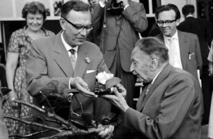 Nobelpreisträgertagung 1960 Mediziner; Maikäferrede: Graf Lennart Bernadotte, Hans v. Euler-Chelpin