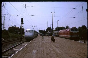 Michendorf Lok 219 120 IC-Zubringer elTw Baureihe 401 ICE559 Bahnsteigprovisorium Reisende