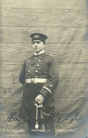 Harry Walden a. Leutnant Holtfeuer in "Waterkant."