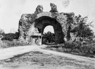 Torbogen : Bulgarien. Chissarja (Hisarya). Reste der römischen Thermen, Torbogen