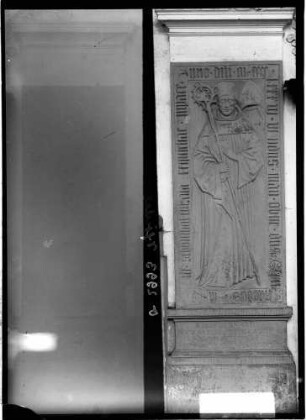 Schöntal Kloster Schöntal Abteikirche Sankt Joseph Nördliche Langhauswand Relief des Abt Bernhard (gestorben 1486)