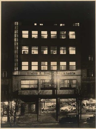 Bürohaus Bismarckstraße, Berlin-Charlottenburg: Ansicht bei Nacht