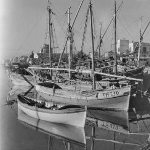 Griechenland. Thessaloniki. Hafen mit angelegten Booten.