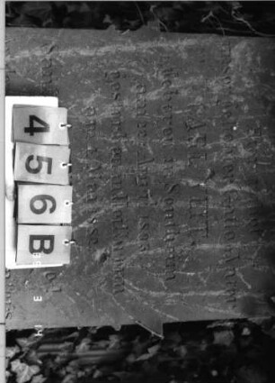 Grabstein 456 (Index: 100093067) Maße HxBxT: 306x133x36 cm Symbolik: Fächer, Verzierungen Besonderheit: Doppelgrab für Eheleute: Grabstein 456B