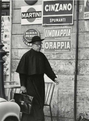 Pater im Stadtviertel Trastevere