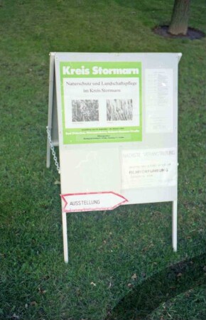 Mommsenstraße: Stelltafel zur Ausstellung "Naturschutz und Landschaftspflege im Kreis Stormarn", September/Oktober 1983