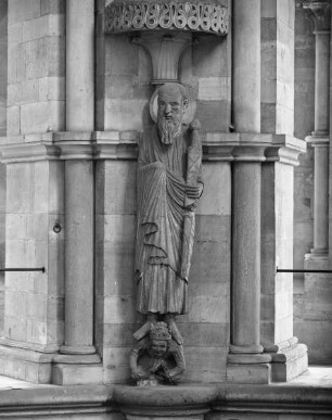 Der Apostel Paulus über der Konsolfigur des Kaiser Nero