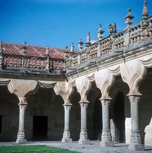Escuelas mayores — Patio