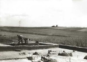Freigelegtes bronzezeitliches Urnengräberfeld der Lausitzer Kultur auf dem Sandberg bei Gaunitz im Kreis Oschatz
