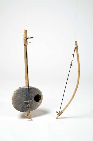 Bowl spear lute with bow