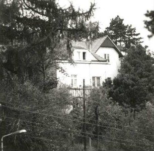 Cossebaude, Weinbergstraße 46. Weingut (um 1900, Anbau 1918). Wohnhaus