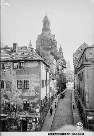 Dresden-Altstadt. Blick von der Brühlschen Terrasse über die Münzgasse zur Frauenkirche (1726-1734; G. Bähr)