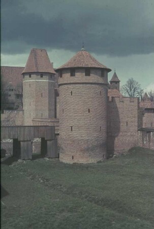 Marienburg (Malbork). Ordensburg Marienburg. Teilansicht der Vorburg mit sogenanntem Plauen-Bollwerk (1309 begonnen)