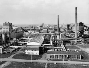 Hamburg-Wilhelmsburg. Blick auf das Gaswerk Kattwyk. Aufgenommen 1967