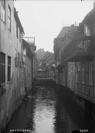 Uferbebauung