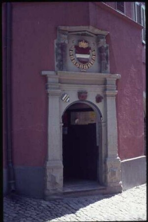 Eingang zum Burkheimer Rathaus