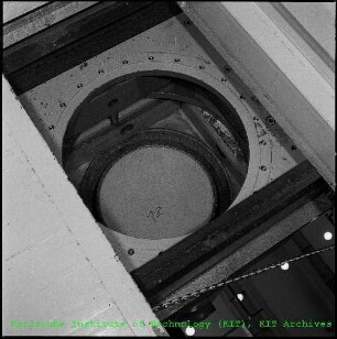 Draufsicht auf eine Vorrichtung zur Ablagerung aktiver Abfälle in der Abteilung Reaktorbetrieb und Technik (RB)
