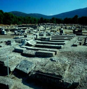 Epidauros. Stylobat der Cella des Asklepios-Tempels