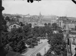 Plauen, Innenstadt : Plauen, Innenstadt. Postplatz mit Nonnenturm (um 1200), dahinter Kaffeehaus Trömel und Kaufhaus Tietz (1912) auf der Bahnhofstraße. Blick zur Pauluskirche