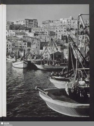 Sciacca. Hafenbecken und Stadt