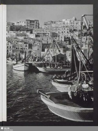 Sciacca. Hafenbecken und Stadt