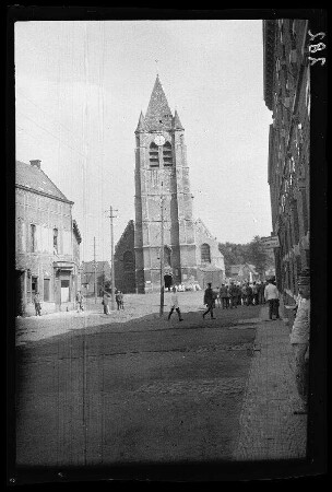 Courrières (Dep. Pas-de-Calais, Frankreich): "Kirche" [Saint-Piat]