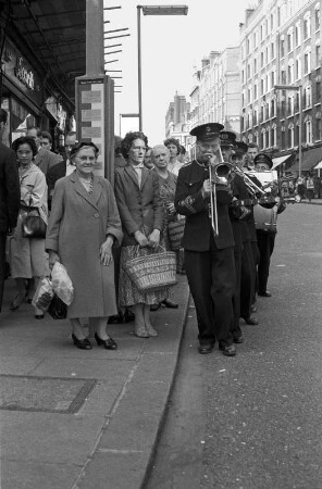 Die "Happy Wanderers" auf der Oxford Street