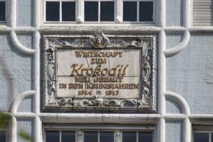 Jugendstilrahmen mit Inschrift zur ehemaligen Gaststätte "Krokodil"