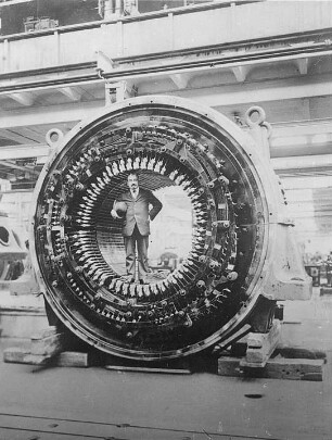 Stator eines großen Turbogenerators : Technikgeschichte | Physik | Elektrizität | Elektromagnet und Elektromotor