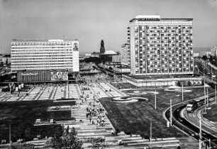 Prager Straße, Wiener Platz