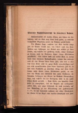 Häuslicher Nachhülfeunterricht im elementaren Rechnen.