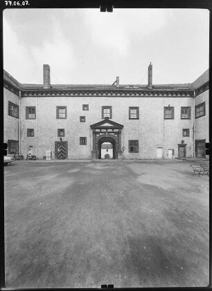 Augustusburg. Schloss (1568-1572; H. Lotter, E. van der Meer). Hofansicht