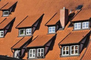 Quedlinburg - Ziegeldach mit Gauben : Ziegeldach eines historischen Hauses in der Breiten Straße. Aufgenommen am 16. Oktober 2012 in Quedlinburg