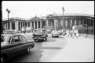 Dublin: Bank of Ireland, ehemaliges Parlamentsgebäude, College Green, gesamt, von der Grafton Street aus