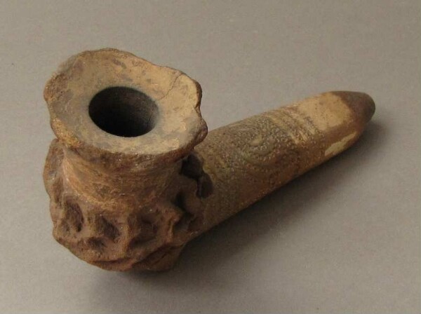 Clay smoking pipe