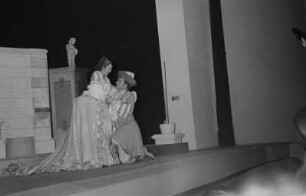 Szenenbilder aus der Oper "Madame Pompadour" von Leo Fall (Uraufführung: 1922.09.09) am Metropol-Theater Berlin, 1951 : Szenenbild