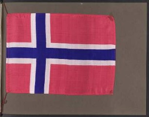 Reisealbum einer Nordlandfahrt mit dem Motorschiff Monte Sarmiento ab 8. August 1927 : Reisealbum einer Nordlandfahrt mit dem Motorschiff Monte Sarmiento ab 8. August 1927. Ledereinband mit Kordelbindung; 30 x 40 x 2 cm (1927). Dresden: SLUB/DF 2019.D.148