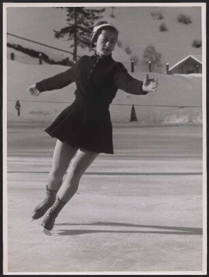 Die Siegerin der HJ-Meisterschaft im Eiskunstlauf in Garmisch-Partenkirchen, Ruth Stettner aus Nürnberg