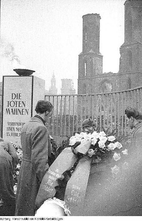 Dresden, Postplatz. 6. Gedenktag "13. Februar 1945". Kranzniederlegung und Kundgebung, 13. Februar 1951