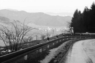 Blick von Gerolseck gegen Kinzigtal und Biberach; Vordergrund Staße