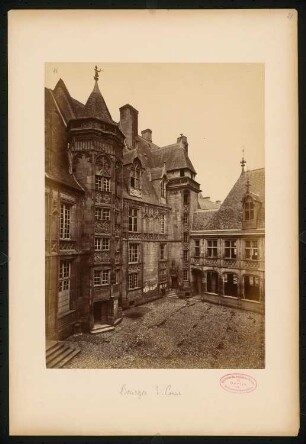 Palast Jacques-Coeur, Bourges: Innenhof mit Treppentürmen