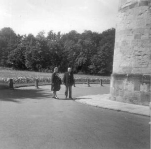 David Oistrach (1908-1974; Geiger) mit Ehefrau Tamara. Aufnahme während des Urlaubsaufenthaltes auf Schloß Reinhardsbrunn in Friedrichroda kurz vor seinem Tod
