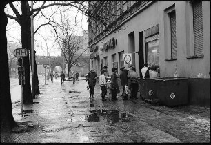Imbiß-Stand in der Kastanienallee